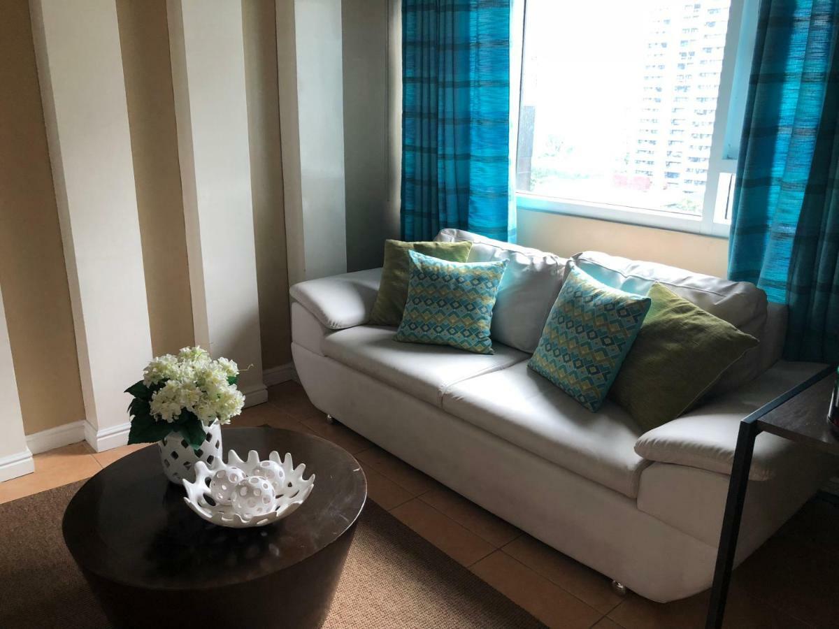 Loft Condo Beside Shangri-La Fort Маніла Екстер'єр фото